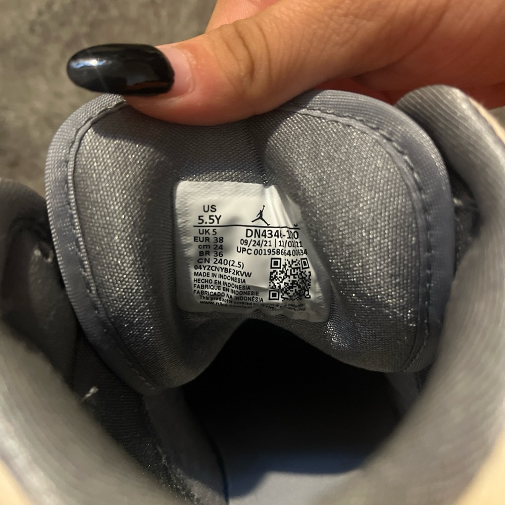 Air Jordan 1 coconut milk - Picture 2 of 2